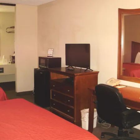 Trade Winds Central Inn