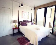 The Advocate Suites - balcón