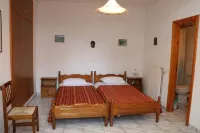 Maleatis Apollo Guesthouse Hotels in Sampatiki