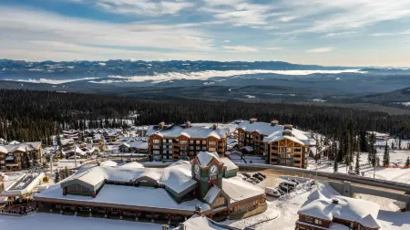 I Spy - Cozy Pet Friendly, Ski in/Ski Out Condo with Private Hot Tub Отели в г. Kootenay Boundary E