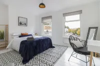 Luxe Garden House for 6 in Central Exeter Hotels in Thorverton