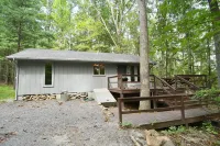 Haven Home - Deck, Grill, Hiking, Pool Access, Games, Community Playground and Tennis Courts