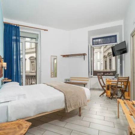 B&B DolceVita Napoli Отели рядом с достопримечательностью «Улица Виа-Кьяйя»