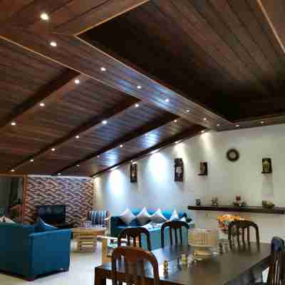 Apartment Near Lady of the Sea & Phoenician Wall Dining/Meeting Rooms