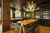 Inn at the Forks - bar