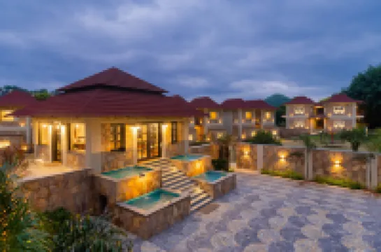 Sarasiruham度假村私人泳池別墅