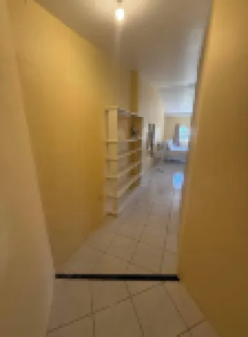 西班牙港迷人開間帶泳池通道