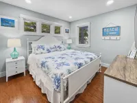 Breakers Plus Carriage House 4 Bedroom Home by RedAwning - balcony