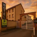 Logis Hôtel du Cirque Troyes Centre Historique Hotels in Lavau