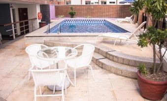 Completo em Hotel Localização Perfeita