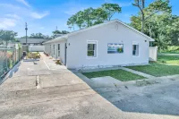 Seaside Escape Hotels near Five Below