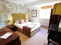 Crown Inn at Tolldown Hotels in Dyrham and Hinton