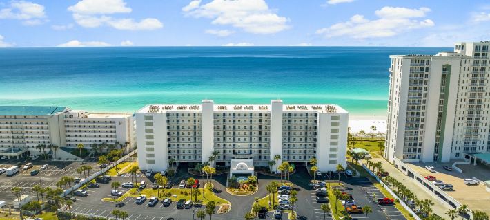 Sterling Sands Beach Resort by Panhandle Getaways Hotel di Destin