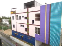 Sree Guru Sannidhi A Budget Luxury Lodge فنادق في Mantralayam
