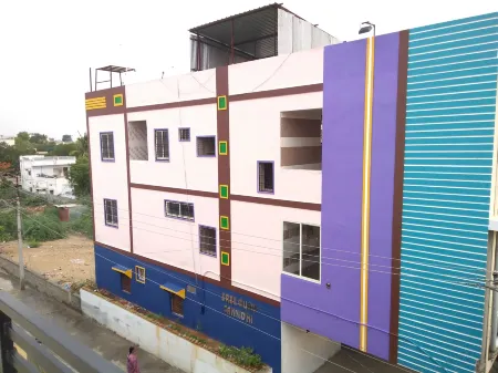 Sree Guru Sannidhi A Budget Luxury Lodge Отели в г. Карнул