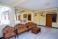 RedDoorz Syariah Near Gor Satria 4