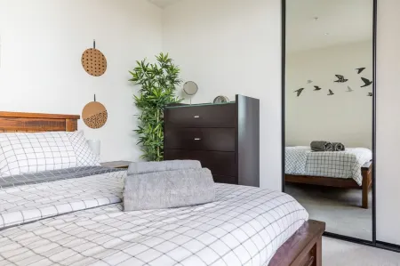 Modern 1 Bedroom in Tranquil Parklands Отели рядом с достопримечательностью «Университет Мельбурн»