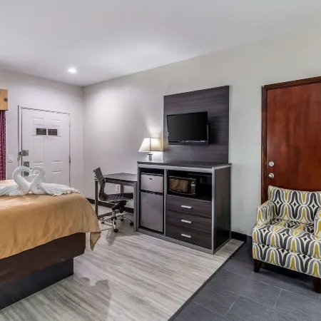 Quality Inn & Suites Canton