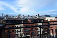 Penthouse 1-Bed Apartment with Amazing Views - balcony