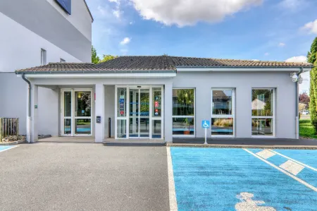 Ace Hotel Riom Отели рядом с достопримечательностью «Сад Отель де Виль»