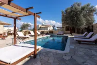 Stone Court Boutique Studios - 3-Star