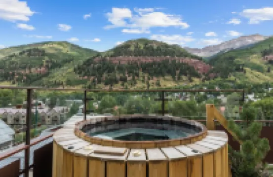 Element 52, Auberge Collection