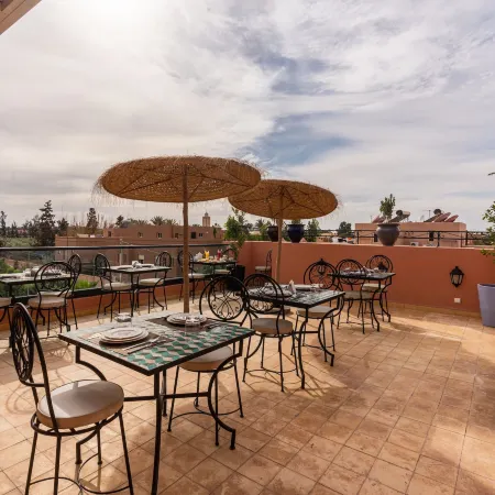 Yanis Guest House