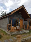 Winterfell the Stay, Unique River Front Resort - Varme kilder