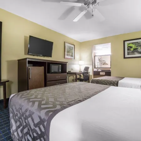 Rodeway Inn & Suites