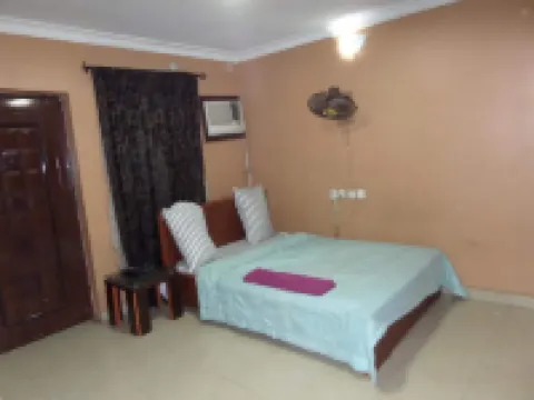 B & S Hotel Ξενοδοχεία στην πόλη Agege
