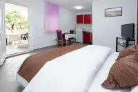 Rose Garden Apartments Hotels in Brac Island
