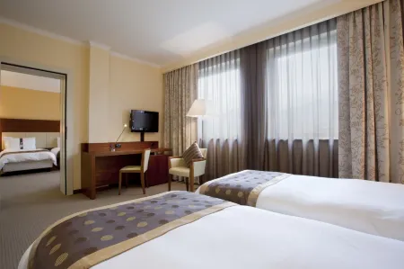 Holiday Inn Salerno - Cava De' Tirreni Отели рядом с достопримечательностью «Caseificio La Gustosa di Bisogno»