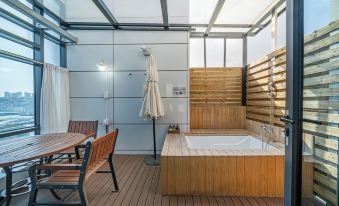 GriffinBay Hotel