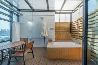 GriffinBay Hotel