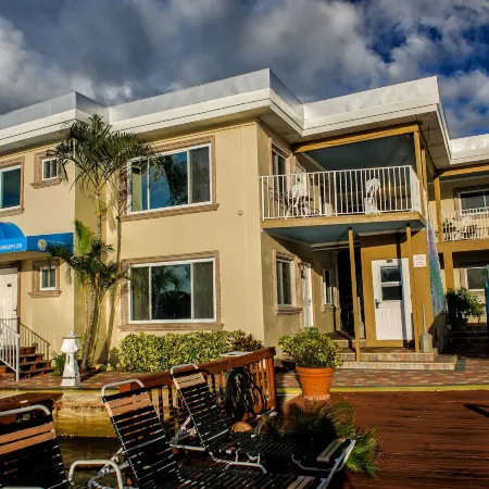 Bay Palms Waterfront Resort - Hotel and Marina