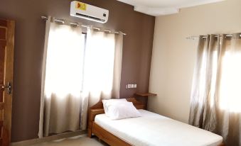 Ronna Apartments at Lakeside Estates
