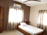 Ronna Apartments at Lakeside Estates