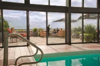 DoubleTree by Hilton Manchester Downtown - Pools