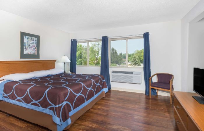 Super 8 by Wyndham Kingston