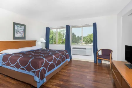 Super 8 by Wyndham Kingston Отели в г. Порт Юэн