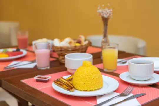 Verano Pajuçara by Tropicalis