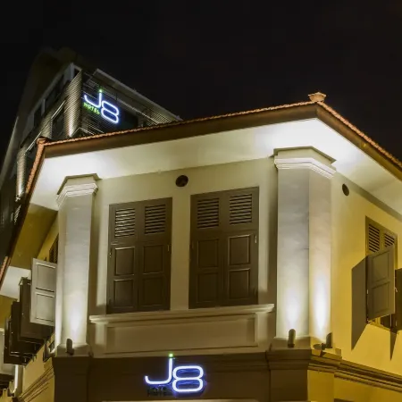 J8 Hotel Отели рядом с достопримечательностью «Каланг»
