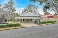 Grandview Accommodation - the Flaxley Apartments - Parking
