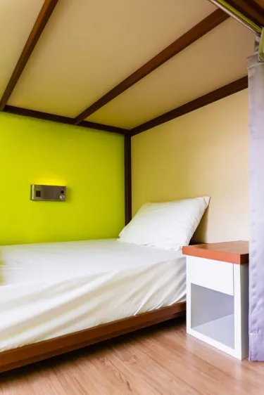 เตียงในห้องหอผสม 4 เตียง