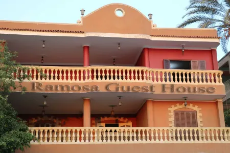 Pyramids Power Inn Отели рядом с достопримечательностью «Большой сфинкс»