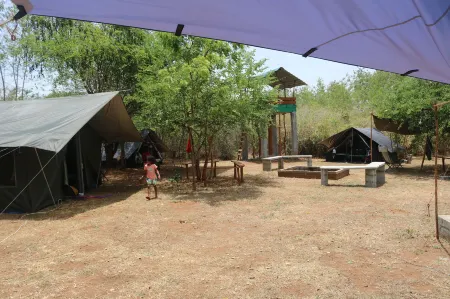 Dev's Campground Отели в г. Монерагала