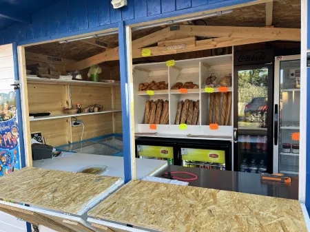 Au Petit Bonheur Отели рядом с достопримечательностью «Camping Grand R»