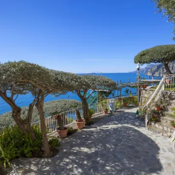 馬里奧薩阿里恩佐酒店 鄰近諾切萊的酒店