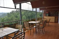 Chimpanzee Lodge فنادق في نياماشيكي