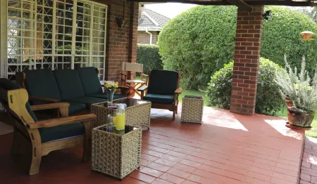 Sunbird Guest House Отели в г. Хараре